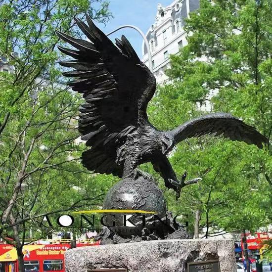 户外公园装饰 动物铜雕 展翅雄鹰雕像